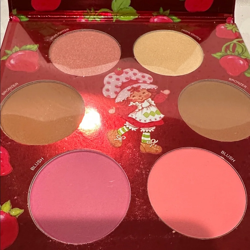 Strawberry Shortcake Complexion Palette with Bronzer, Highlighter and Blush.